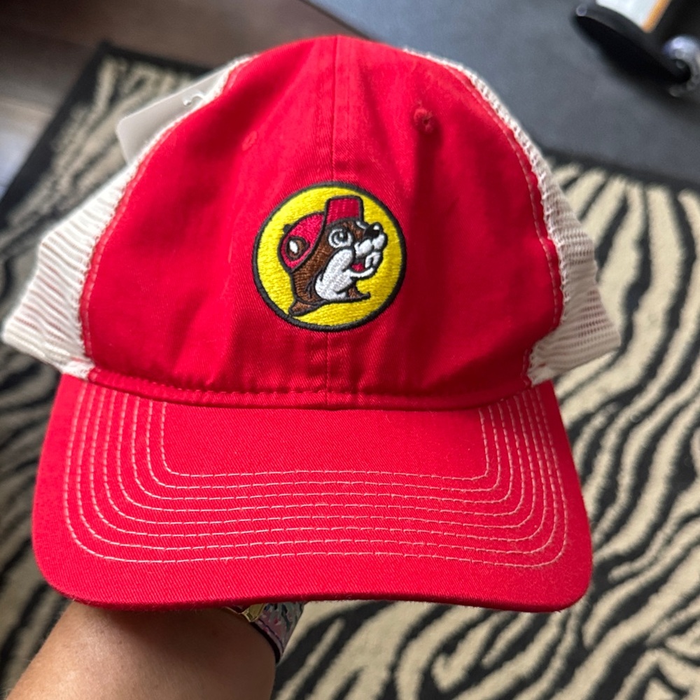 Buccee’s Red and White Trucker Hat NWT MSRP $13